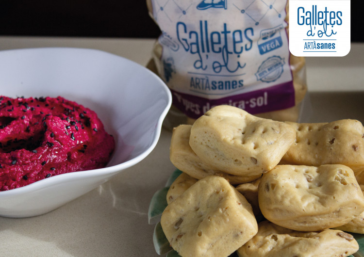Recepta DIP de Remolatxa amb les Galletes d'oli ARTÀsanes de Pipes de Gira-sol